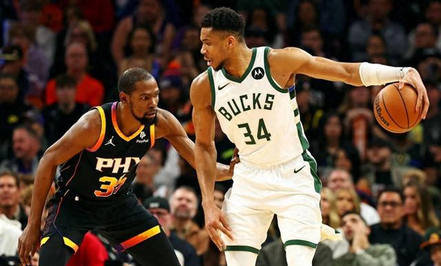 NG娱乐-包含杜兰特重返赛场，夺冠首场状态出色，曼联观众沸腾！比赛高潮迭起的词条