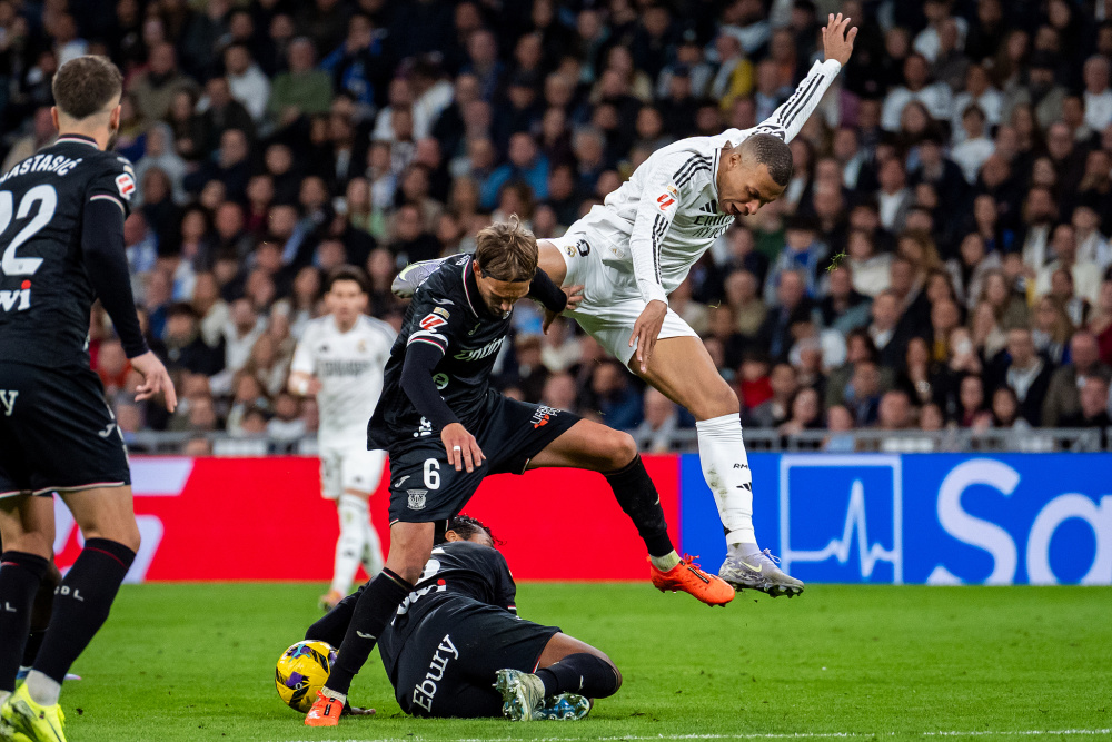 一号娱乐- 莱万多夫斯基十佳球 