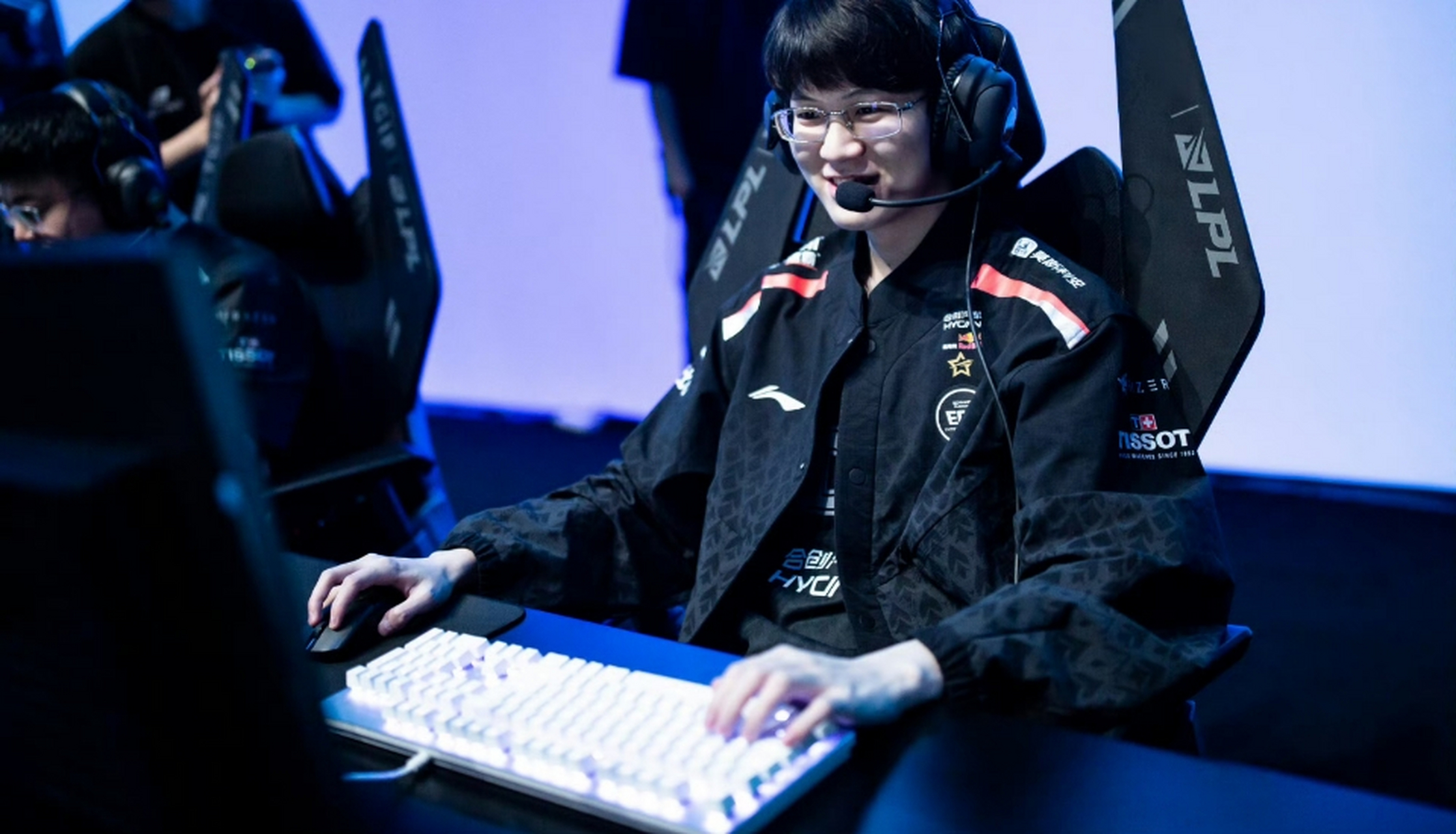 壹号娱乐-Doinb回归赛场，精彩发挥首场状态亮眼，RNG观众沸腾！的简单介绍