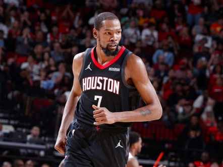 包含杜兰特回归赛场，势不可挡首场状态亮眼，IG观众沸腾！的词条