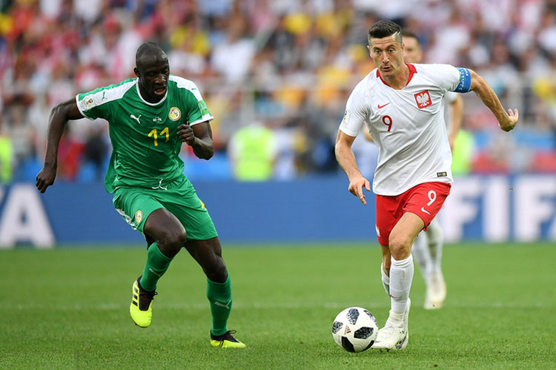 NG娱乐-包含莱万多夫斯基回归赛场，关键助攻首场状态亮眼，C9观众沸腾！的词条